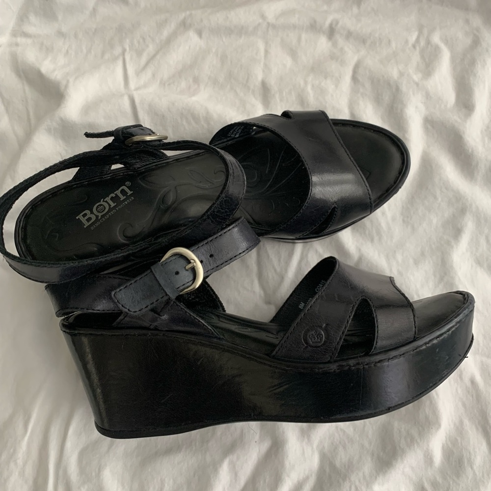 Born Du Jour Wedge Sandals Size 8 Black